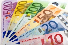 Euro Falls on Risk Aversion