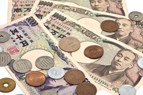 Yen Falls as Japanese Government Prepares to Boost Intervention Funds