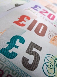 UK Pound Gains on Economic Forecast