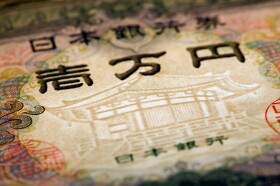 Japanese Yen Gains as Fiscal Year Comes to a Close