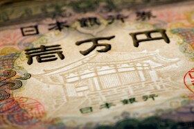 Japanese Yen Lower, Even as Risk Aversion Dominates Markets