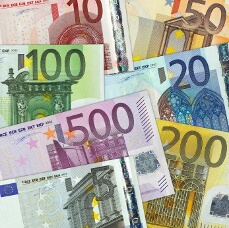 Euro Struggles on Disappointing Data