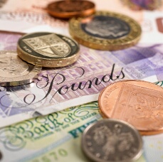 Pound Advances with Retail Sales