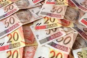 Brazilian Real Rises, Stays Near 2 per Dollar