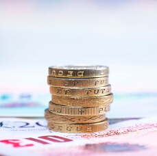 Pound Drops as Britain in Recession