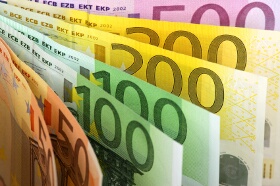 Euro Drops on Uncertainty, Profit Taking