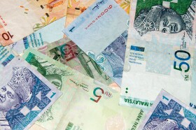 Ringgit Falls on Concern over Currency War