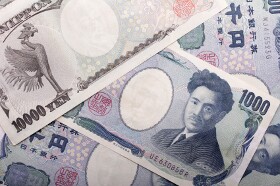 Japanese Yen Gains Ground