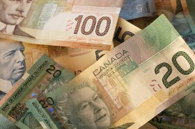 Canadian Dollar Falls as GDP Growth Slows