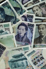 Yen Drops as Tankan Survey Reduces Risk Aversion