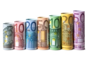 Euro Drops on Economic Data, Italy