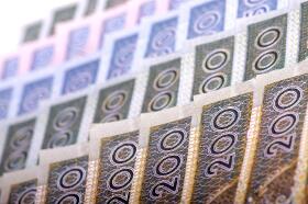 Polish Growth Accelerates, Increases Attractiveness of Zloty
