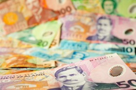 NZ Dollar Slumps, Undermined by Poor Fundamental Data