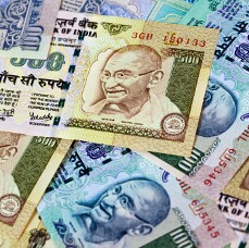 Indian Rupee Bounces as Rally of Oil Prices Falters