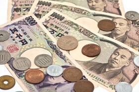 Yen Falls with Japan’s Industrial Production