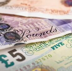 Pound Gains Even as Economic Growth Slows