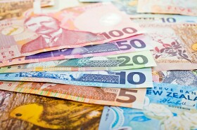 NZ Dollar Edges Lower Despite Supportive Data