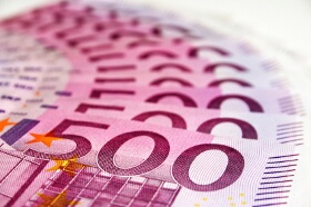 Euro Recovers After Losses Caused by Deutsche Bank