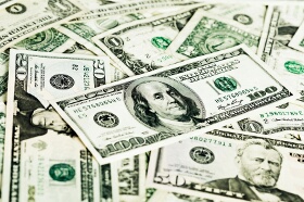 US Dollar Rises Against Major Peers on Strong GDP Data