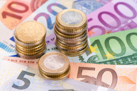 Euro Declines on Weak Eurozone CPI Data Ahead of G20 Summit
