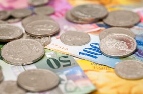 Swiss Franc Declines as Economic Barometer Falls Below Expectations