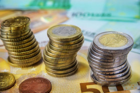 Euro Rallies Against US Dollar Then Drops on Weak German CPI Data