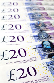 Britain’s Sterling Falls Following Decline of Manufacturing Index