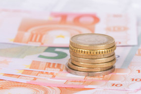 Euro Struggles to Rally Despite Upbeat Eurozone Inflation Data