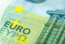 Euro Rises on German Inflation Data and Flash US GDP Report