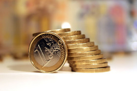 Euro Falls to New Lows as Foreign Demand for US Dollars Skyrockets