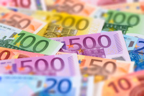 Euro Falls Against US Dollar Due to Quarterly/End-Month Outflows